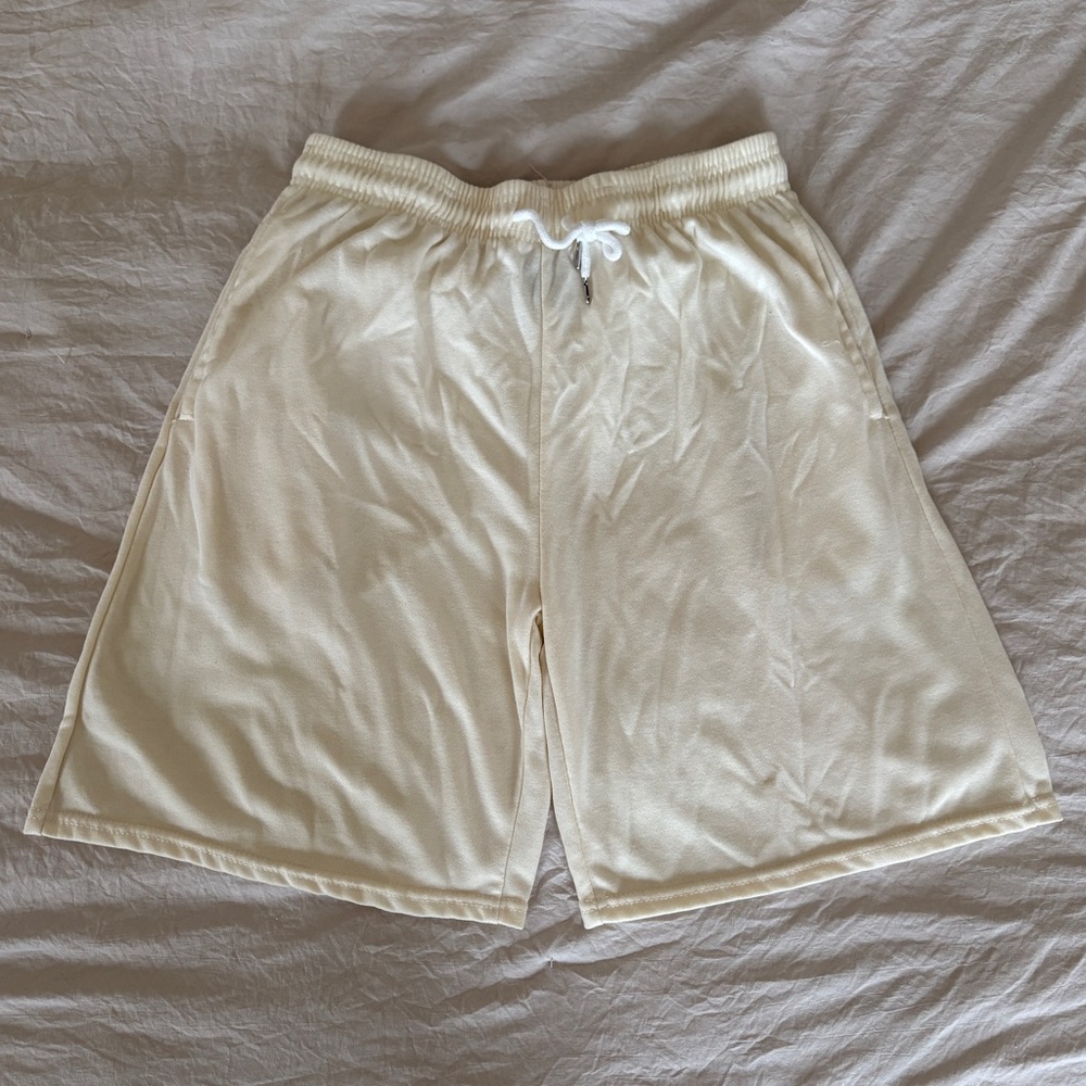 🤍Men's Cream Shorts🤍 size M
